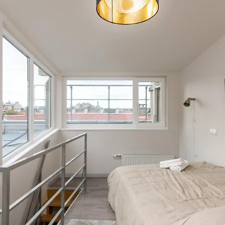 Bright 2bd Loft In Old